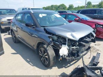  Salvage Nissan Kicks