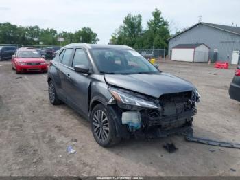  Salvage Nissan Kicks