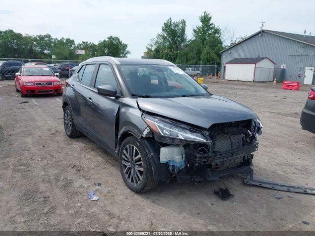  Salvage Nissan Kicks