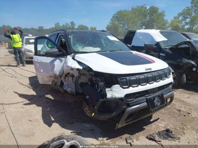  Salvage Jeep Compass
