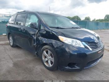  Salvage Toyota Sienna