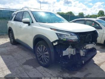  Salvage Nissan Pathfinder