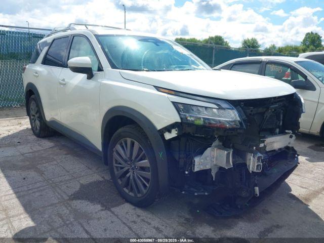  Salvage Nissan Pathfinder