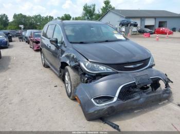  Salvage Chrysler Pacifica