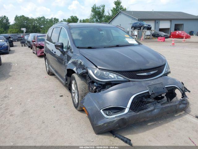  Salvage Chrysler Pacifica