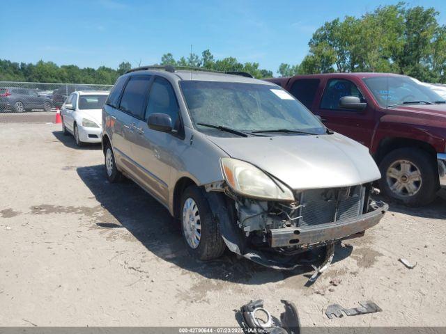  Salvage Toyota Sienna