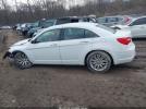 Chrysler 200 Limited Image 12