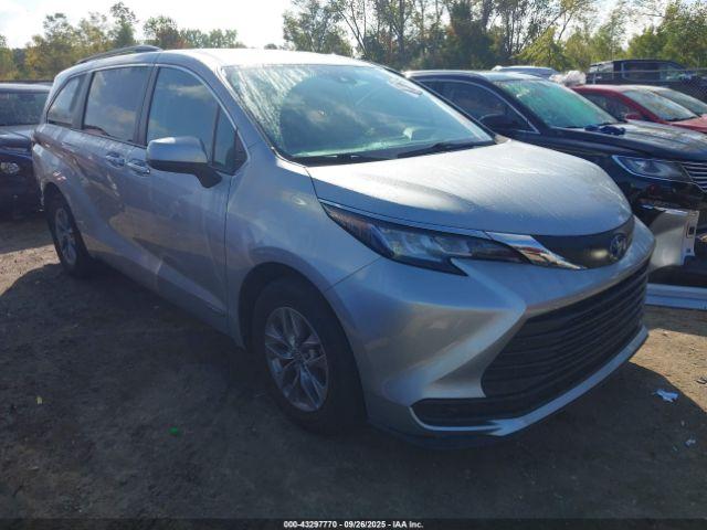  Salvage Toyota Sienna