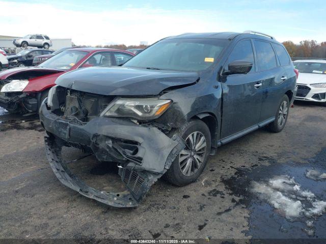 Nissan Pathfinder Image 3