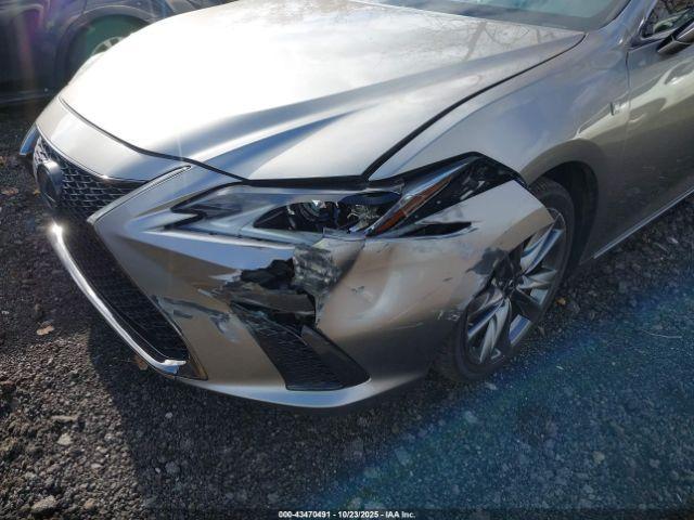 Lexus Es F Sport Image 13