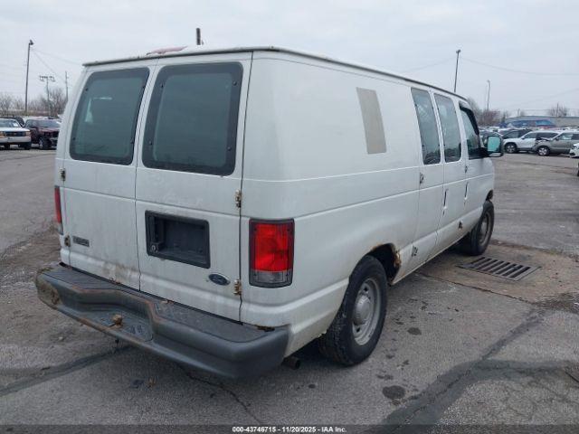 Ford E-150 Image 3