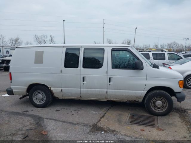 Ford E-150 Image 12