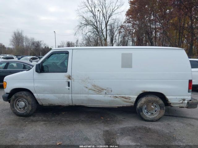 Ford E-150 Image 14