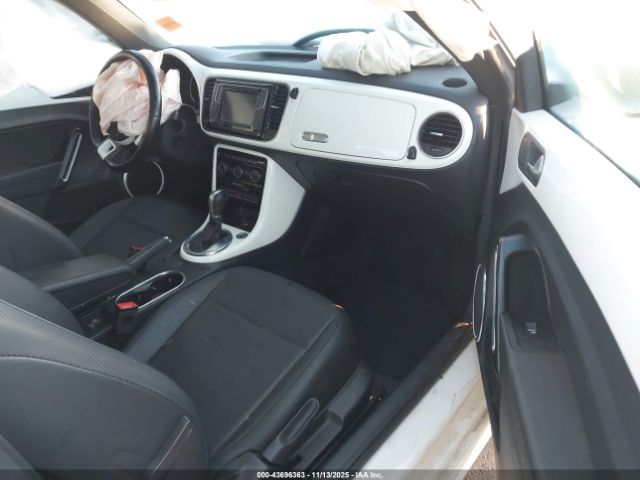 Volkswagen Beetle 2.0t Se Image 8