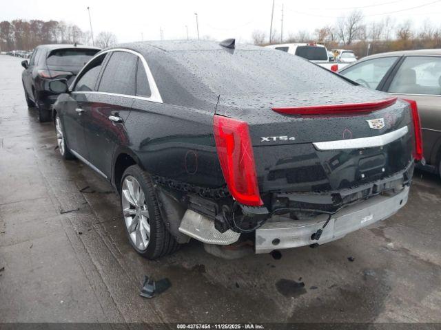 Cadillac XTS Luxury Collection Image 2