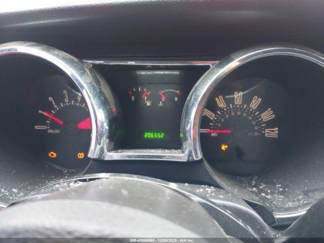 Ford Mustang V6 Deluxe Image 14