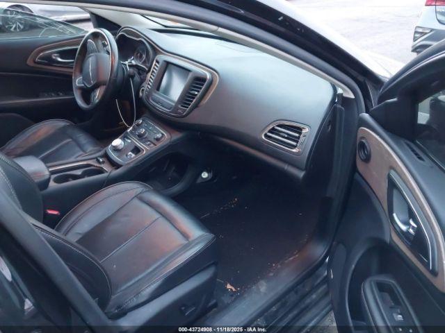 Chrysler 200 C Image 5