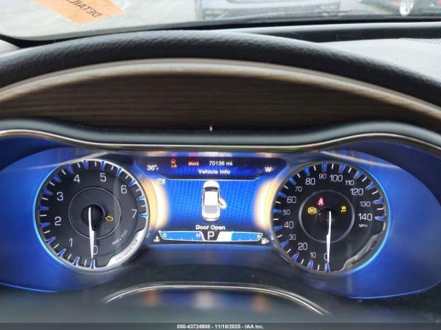 Chrysler 200 C Image 7