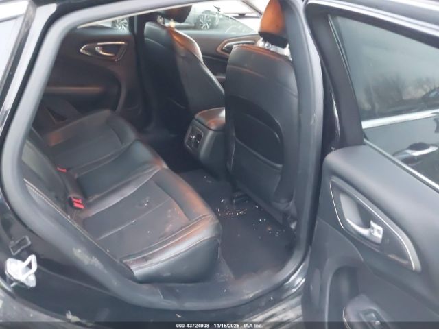 Chrysler 200 C Image 4