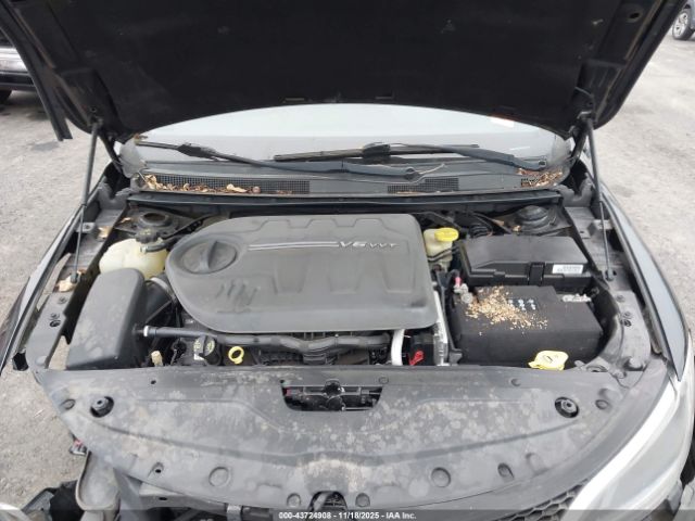 Chrysler 200 C Image 8