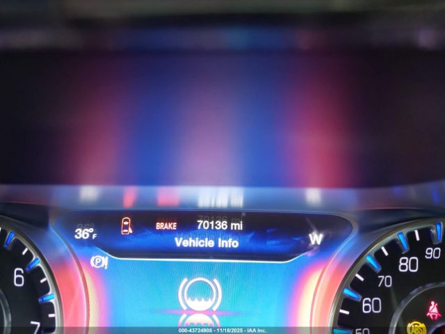 Chrysler 200 C Image 12