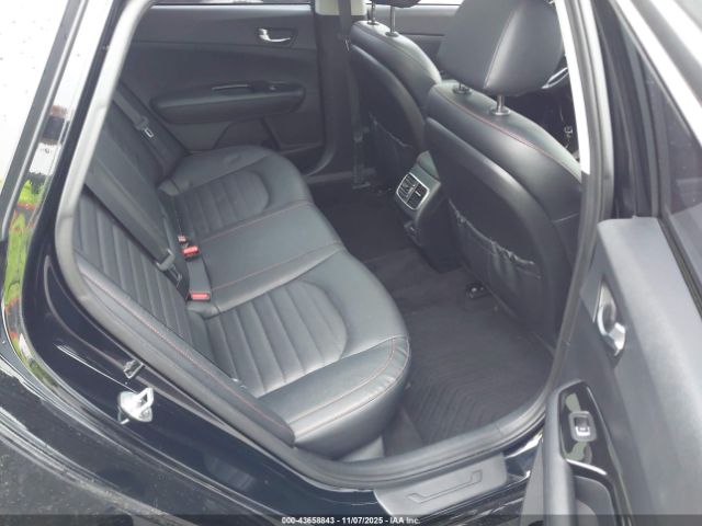 Kia Optima Sx Turbo Image 2