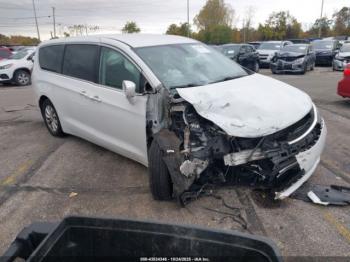  Salvage Chrysler Pacifica