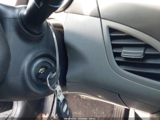 Hyundai ELANTRA Image 14