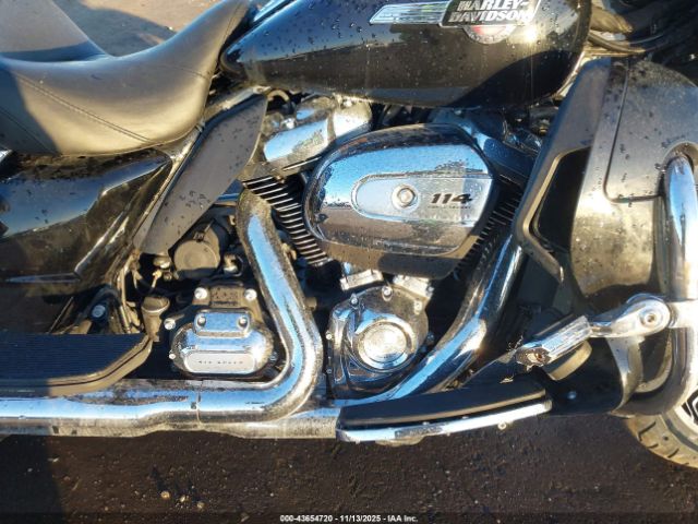 Harley-Davidson Flhtk Image 17