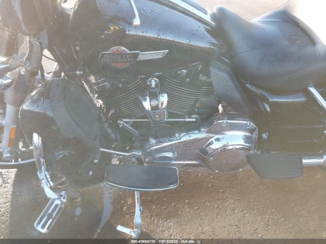 Harley-Davidson Flhtk Image 9