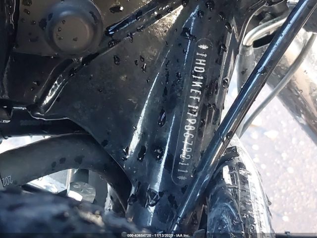 Harley-Davidson Flhtk Image 8