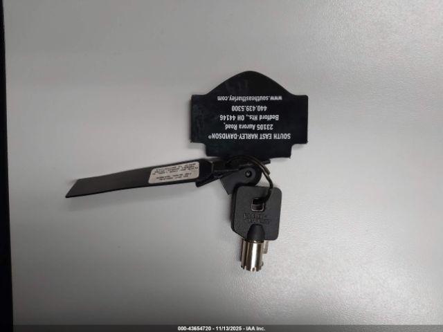 Harley-Davidson Flhtk Image 15