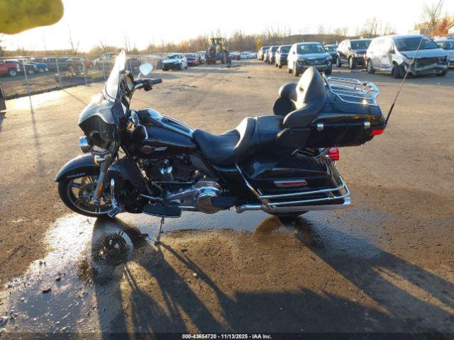 Harley-Davidson Flhtk Image 12