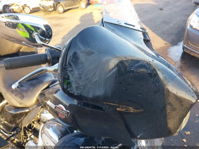 Harley-Davidson Flhtk Image 11