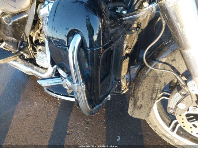 Harley-Davidson Flhtk Image 16