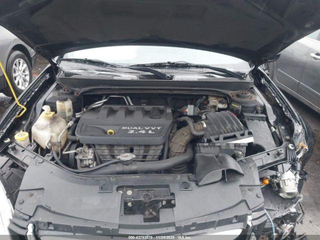 Chrysler 200 Touring Image 12