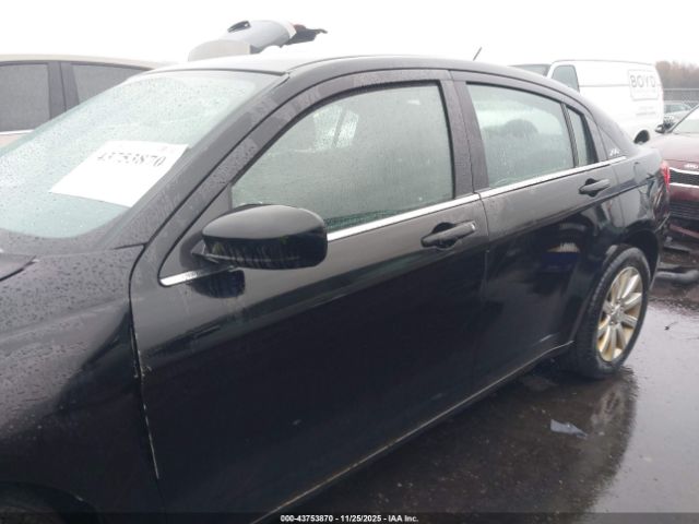 Chrysler 200 Touring Image 3