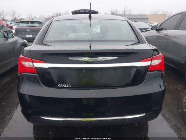 Chrysler 200 Touring Image 14