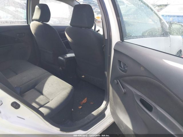 Toyota Yaris Image 11