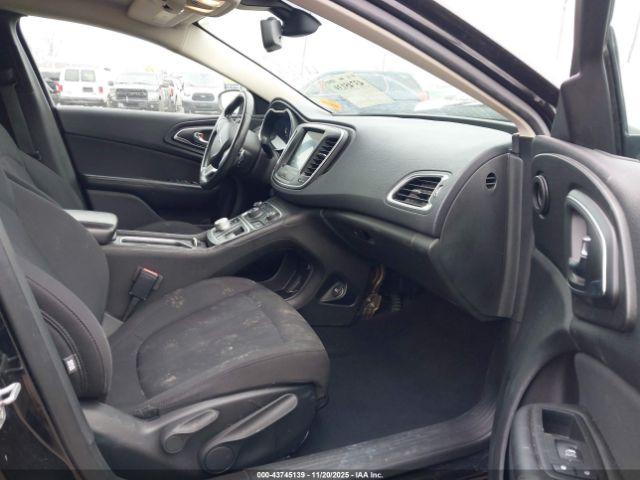 Chrysler 200 Limited Image 5