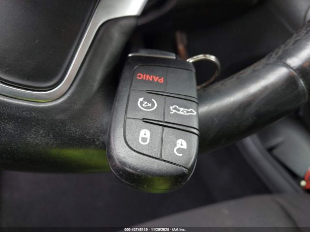 Chrysler 200 Limited Image 12