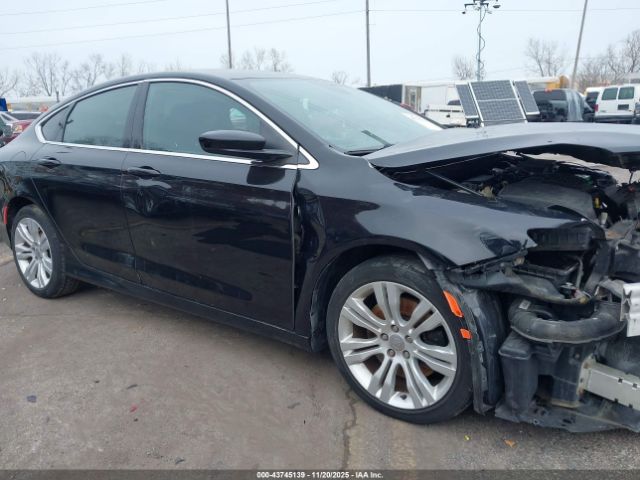 Chrysler 200 Limited Image 17