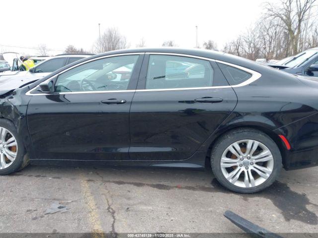 Chrysler 200 Limited Image 16