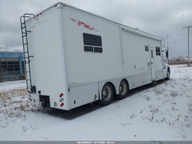 Freightliner Conventional Columbia Image 3