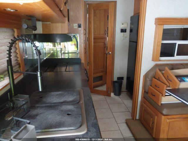 Freightliner Conventional Columbia Image 13