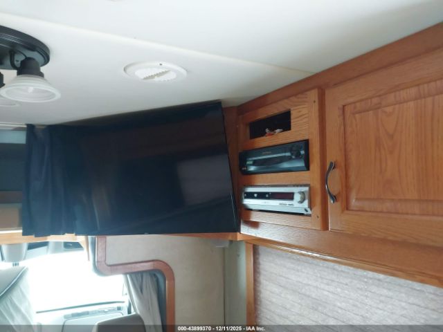 Freightliner Conventional Columbia Image 10