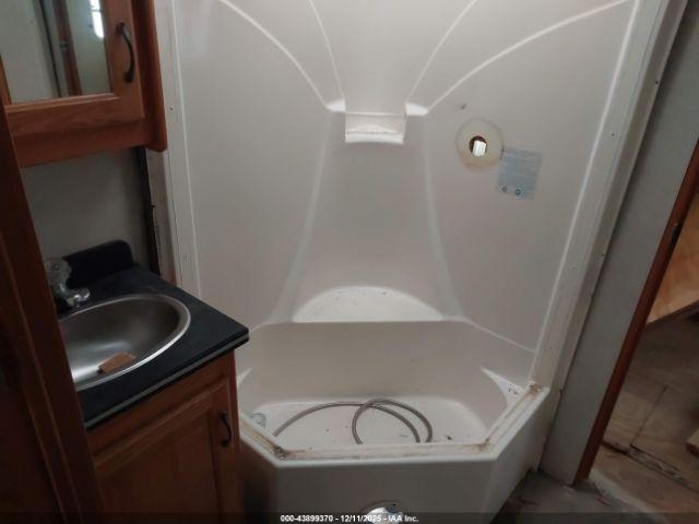 Freightliner Conventional Columbia Image 16