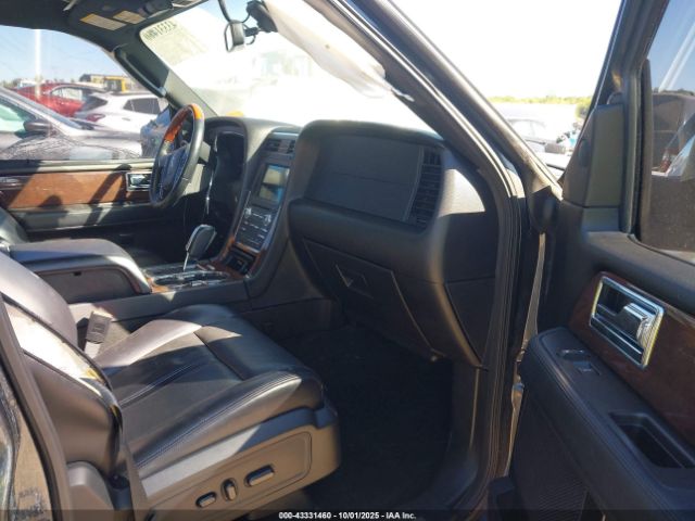 Lincoln Navigator Select Image 2