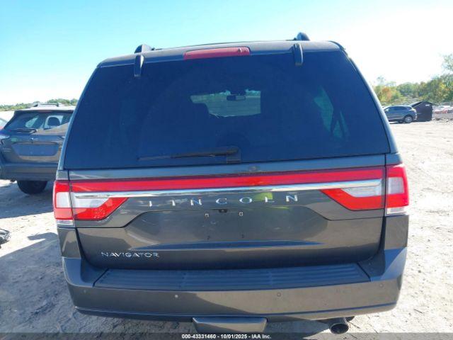 Lincoln Navigator Select Image 7