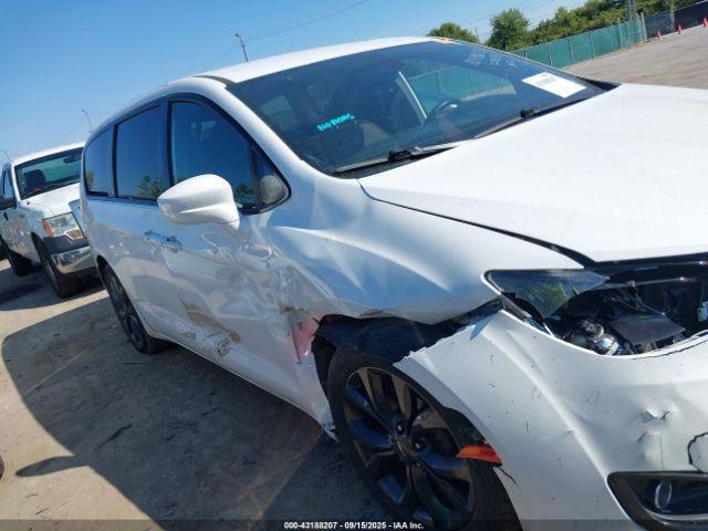 Chrysler Pacifica Touring Plus Image 8